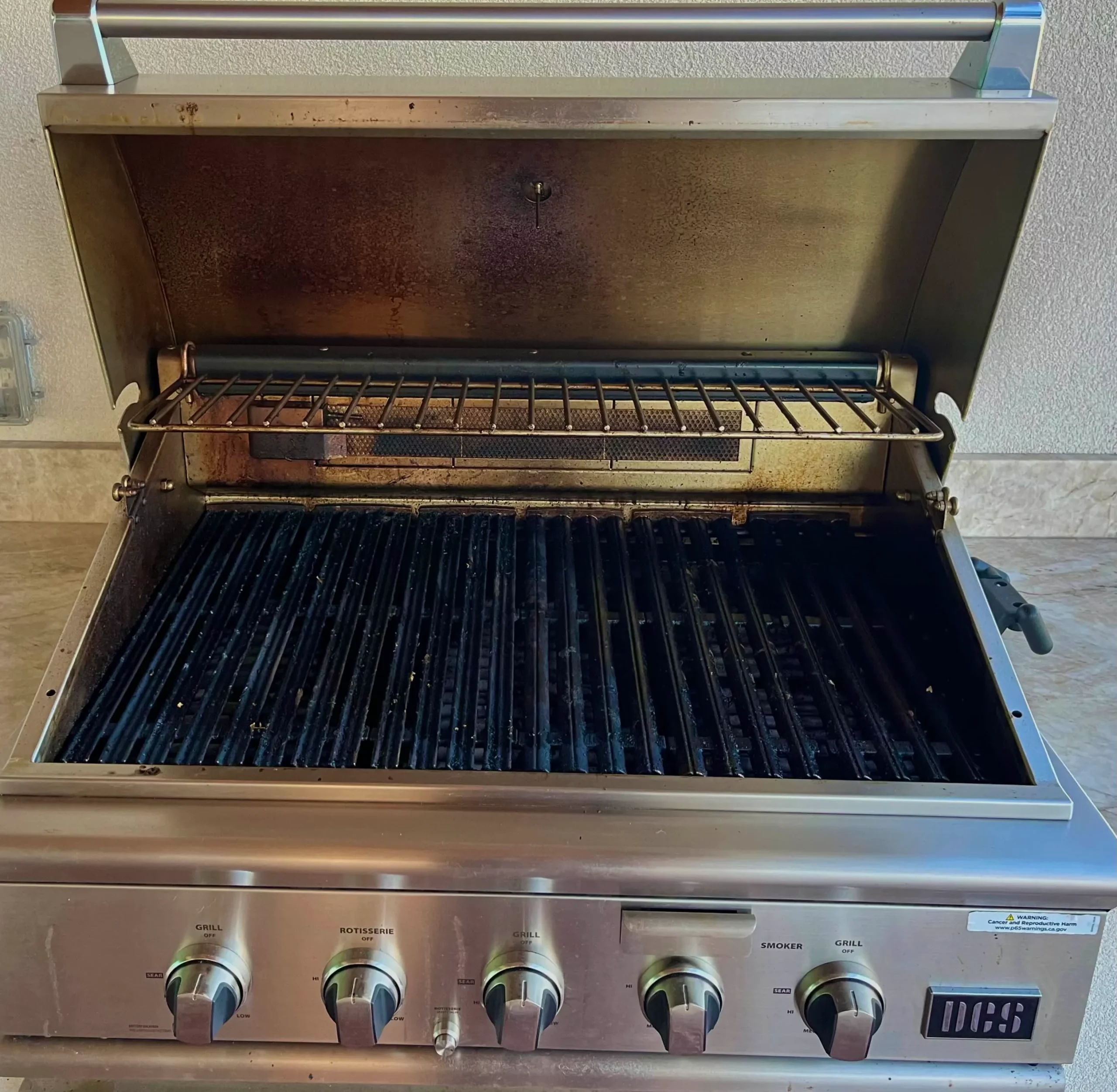 Grill before professional restoration